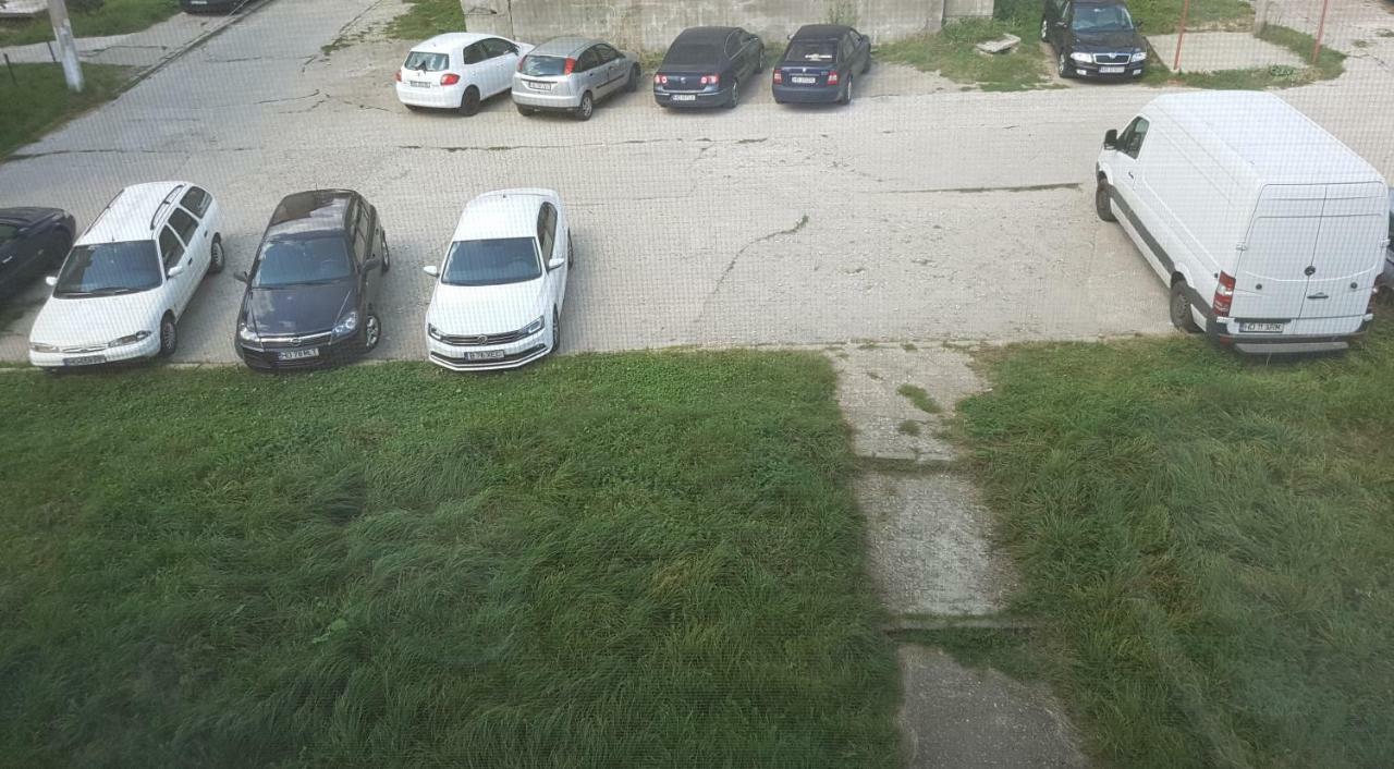 Near Center Apartment Petrosani Exterior photo
